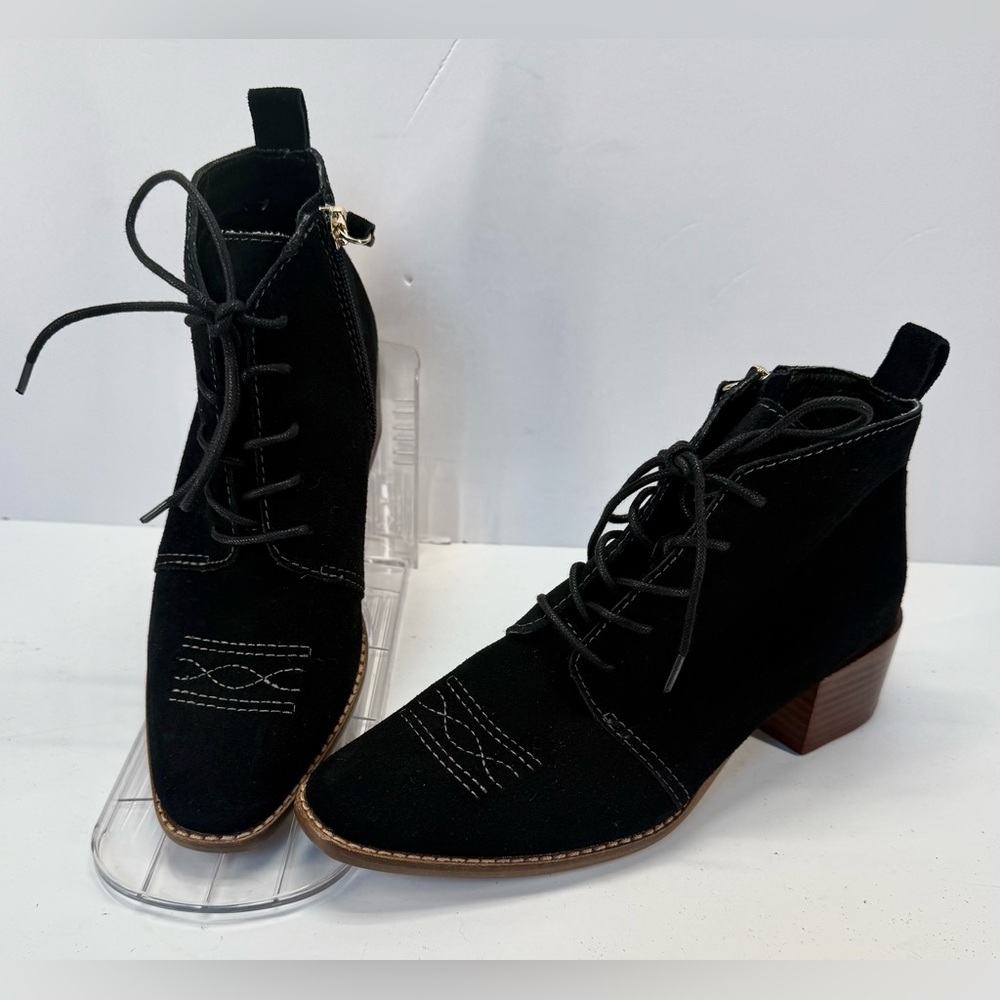 Kelsi Dagger Black Suede Lace Up ankle Boots with western stitching size 7